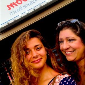 Meet your Posher, Leda